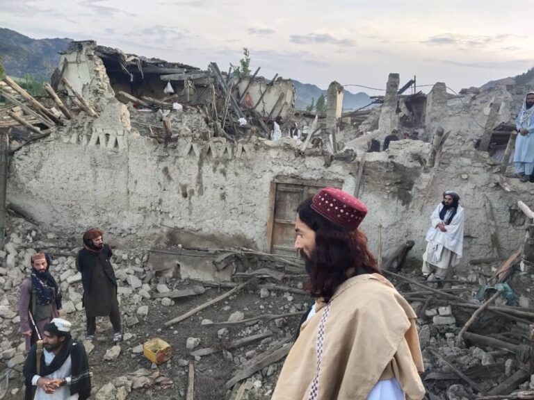 भूकंप से दहला अफगानिस्तान, 300 से अधिक की मौत, संकड़ों घायल, चारों ओर तबाही ही तबाही