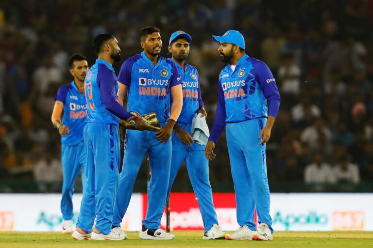भारत को ऑस्ट्रेलिया ने 4 विकेट से हराया, सीरीज में बनाई 1-0 की बढ़त