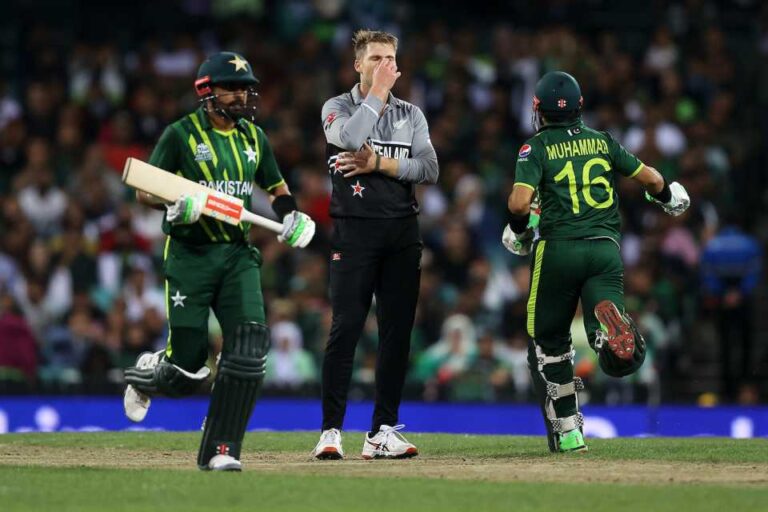 न्यूजीलैंड को हराकर फाइनल में पहुंचा पाकिस्तान, बाबर और रिजवान ने दिखाया जलवा